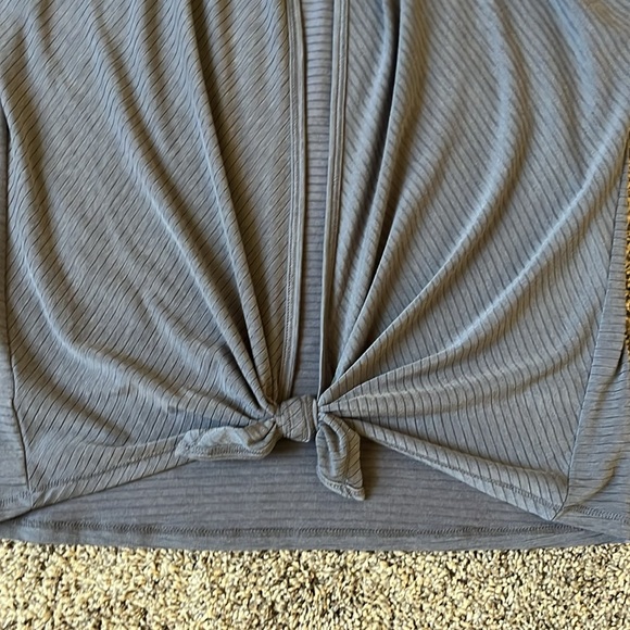 Athleta Essence Gray Textured Stipe Back Twist Tie Tank SzM - Picture 7 of 8